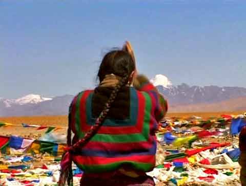 
Pilgrim prostrating at first sight of Kailash - Tibet: Mit dem Motorrad zum Mount Kailash DVD
